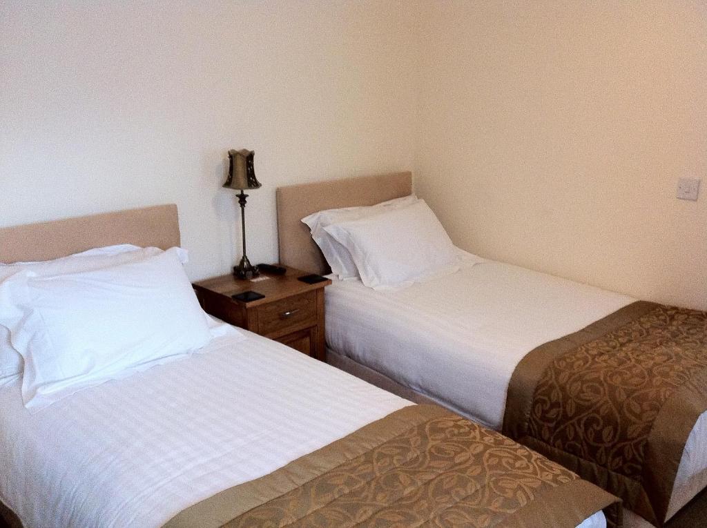 Churchills Inn & Rooms 보우네스온윈더미어 객실 사진